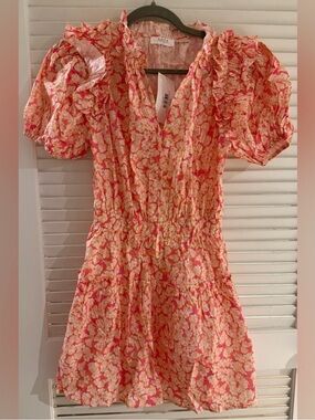 NWT! Avara brand floral dress